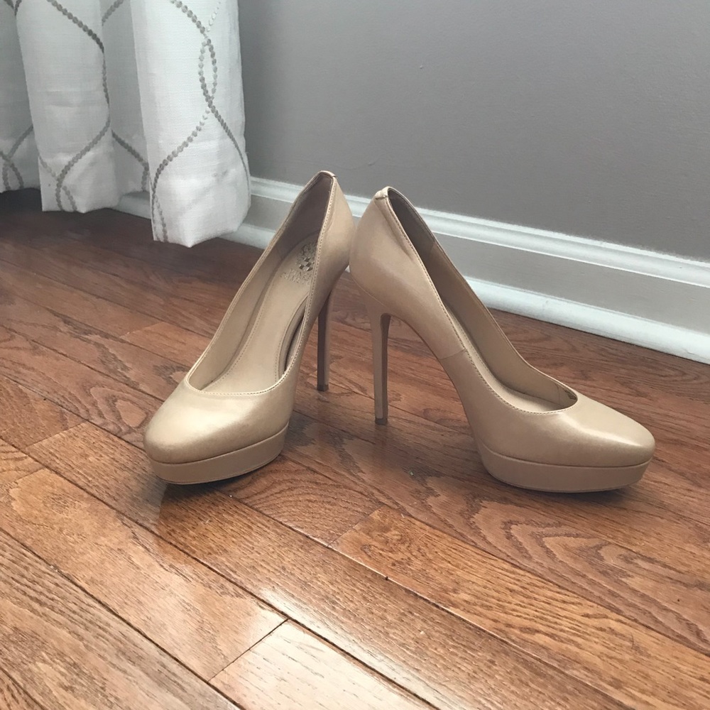 Barely worn Vince Camuto Nude Pumps